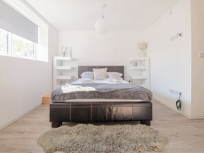 Double bedroom | Fantasia - Mirrorbrook, Cradley, near Malvern