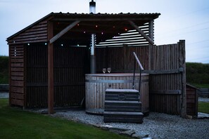 Hot Tub / whirlpool bath (Outdoor)