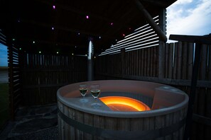 Hot Tub / whirlpool bath (Outdoor)