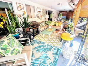 Time to relax on the pool patio or is it a lanai?