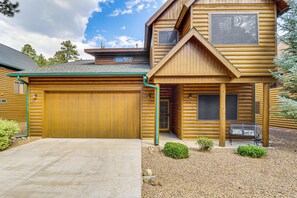 Parking | Garage (1 Vehicle) | Driveway (2 Vehicles) | Community Guest Parking