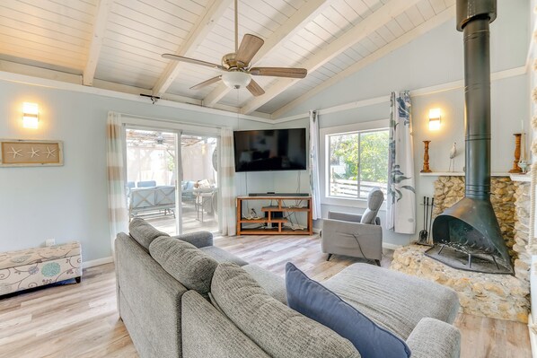 Alligator Point Vacation Rental | 3BR | 2BA | Stairs Required | 936 Sq Ft