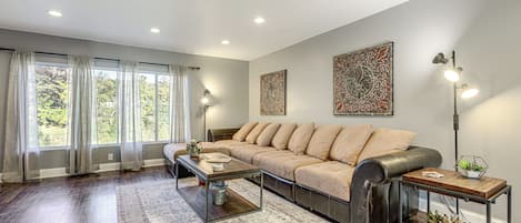 Petersburg Vacation Rental | 3BR | 2BA | 1,320 Sq Ft | 3 Steps Required