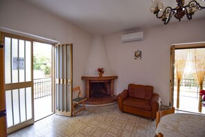 Autumn, Living Room, Spring, Summer