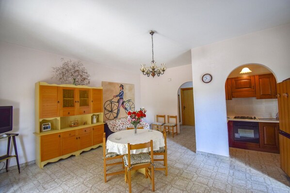 Autumn, Dining Room, Spring, Summer