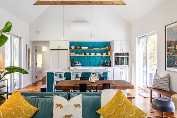 Open floor plan with vaulted ceilings