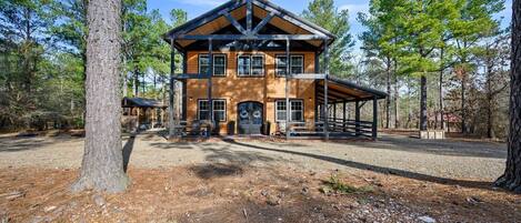 You'll love your stay at Times Like These, where abundant Hochtown recreation, dining, and entertainment options, from hiking to ziplining, are minutes away.