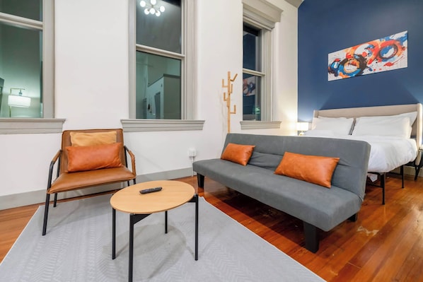 Living Room: Stylish living space with bold accent walls and ample natural light, creating an inviting atmosphere for any occasion.