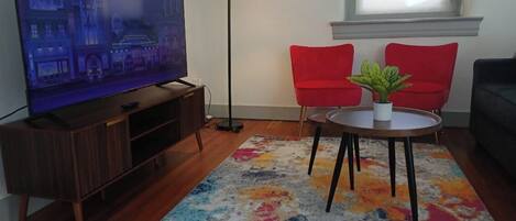 Living Room: Comfort meets functionality: The perfect sleeper sofa for any space!