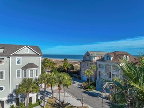 This home offers the ultimate beachside living experience, with direct access just steps away from Hilton Head’s beautiful shoreline. Enjoy morning walks on the sand or evening sunsets from the nearby beach. With easy access to the ocean!