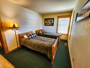 2. Eagle Creek 3 Bedroom Chalet BEC127