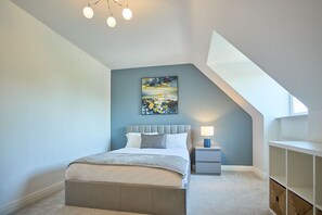 Danford Court, Solihull - Host & Stay