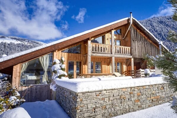 5 bedroom, all en-suite, luxury chalet