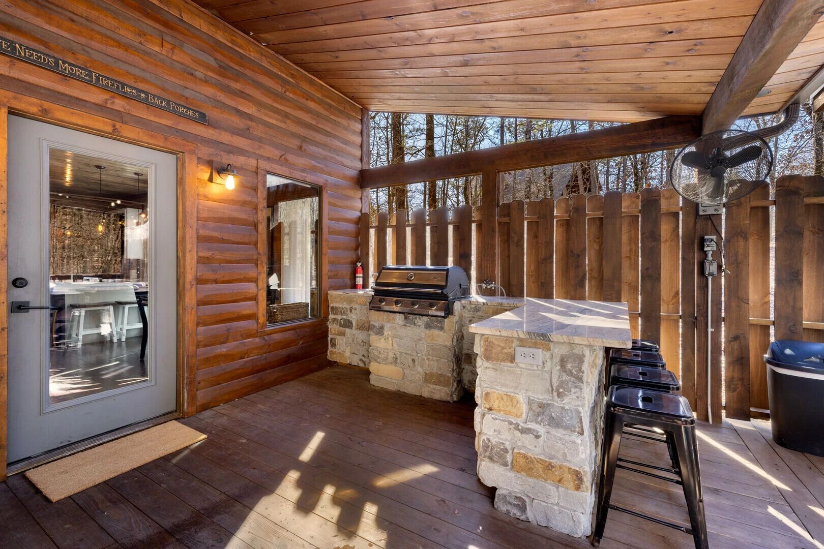 SkyHorse Lodge (direct access to national forest) 3 bedroom