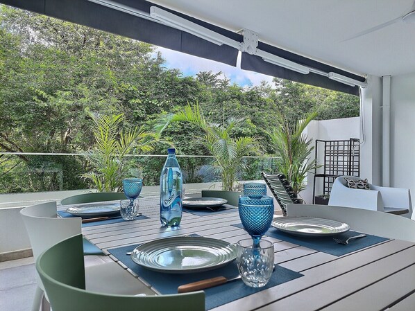 Outdoor dining