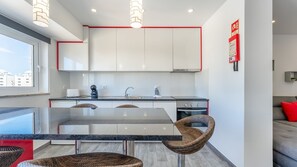Enjoy meals or entertain in the open-plan dining and kitchen area, equipped with everything you need.
#DiningInStyle #OpenPlanLiving #HomeAwayFromHome