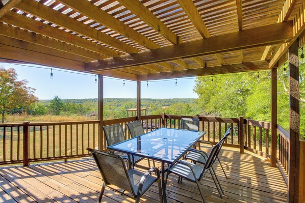 Manhattan Vacation Rental | 3BR | 4BA | 2,300 Sq Ft | 3 Steps Required