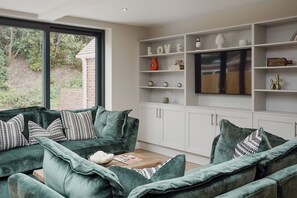 Living Room / Lounge
