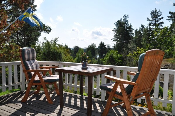 Terrace with southern exposure and some sea view