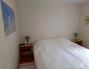 Main bedroom, double bed or two single beds