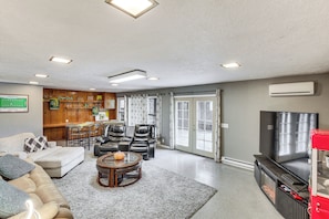 Living Room | Vintage Popcorn Maker