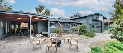 Springfield Vacation Rental | 4BR | 2BA | 1,900 Sq Ft | 3 Steps to Enter