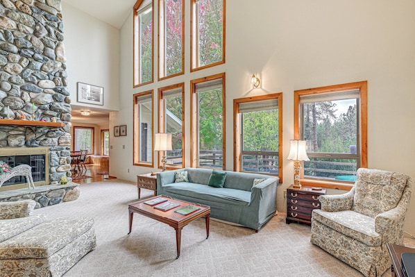 Grants Pass Vacation Rental | 2BR | 2BA | 3 Steps to Enter | 1,753 Sq Ft
