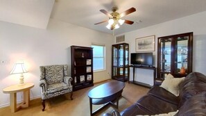 433 W San Antonio St Bluebonnet 09052024 120505