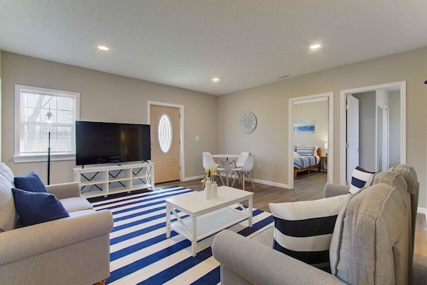 Gather, relax, and unwind in this spacious living area, perfect for movie nights and family gatherings. 🛋️