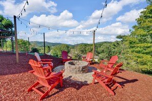 Amazing views! Warm up by the fire, overlooking spectacular views!