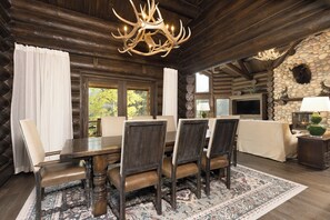 Dining Room | Main Level