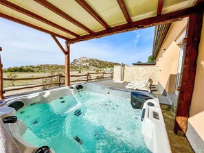 Bain à remous extérieur