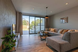 Spacious living room with direct access to garden