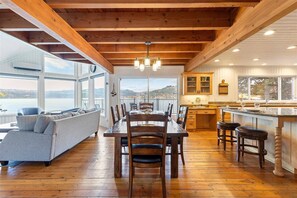 Enjoy a great meal with the whole family!