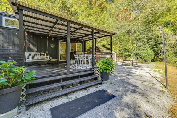Old Fort Vacation Rental | Studio | 1BA | 160 Sq Ft | Steps Required
