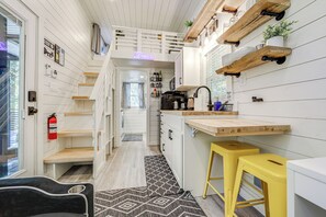 Studio | Free WiFi | Central Heat & A/C