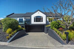 Seascape Escape Nelson Holiday Home