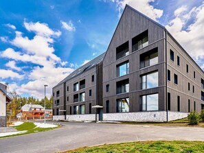 Nuage, Ciel, Bâtiment, Plante, Fenêtre, Design Urbain, Lot Terre, Arbre, Condominium