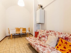 Möbel, Eigentum, Komfort, Holz, Textil, Orange, Interior Design, Beleuchtung, Fussboden, Wohnzimmer