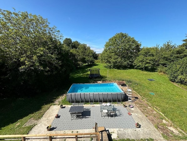 Piscine hors sol non chauffée
Bouée disponible