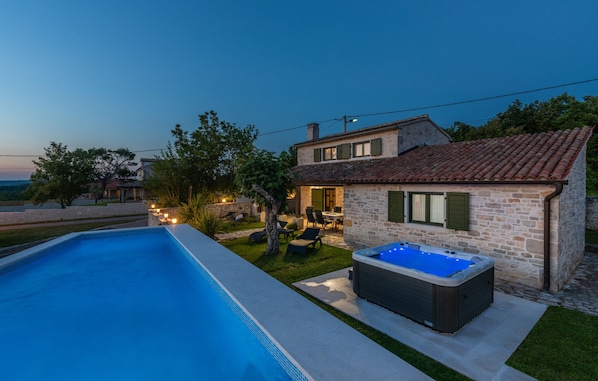 Swimming pool