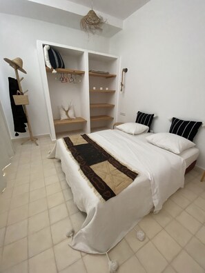 Bedroom 3 comprising a 1.60m bed, bathroom and WC. Pool view
