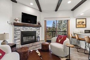 Living Room (3)