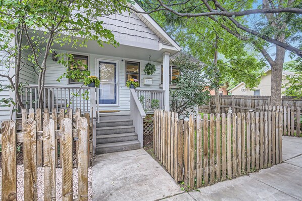 Charming 3br 2.5 bath - 3 blocks from downtown