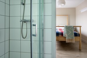 Awelfa Bedroom en-suite