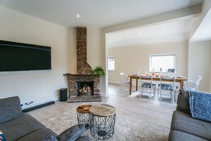 Living Room / Lounge