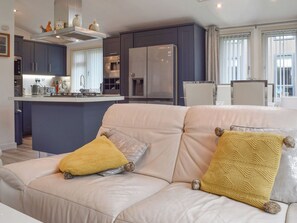 Open plan living space | River Meets Lodge, Stratford Upon Avon