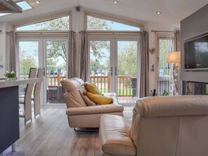 Open plan living space | River Meets Lodge, Stratford Upon Avon