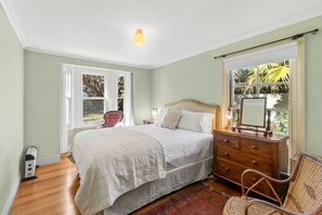 Big comfy country style master bed