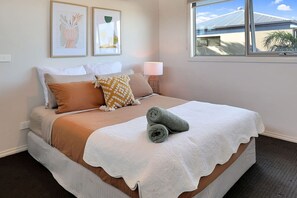 Queen size bedroom